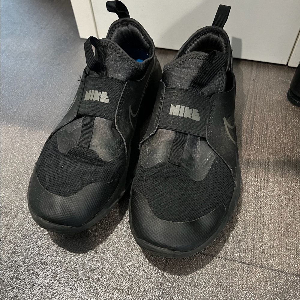 Nike Kids' Grade School Flex Runner, Black, Size 5Y - Picture 2 of 3